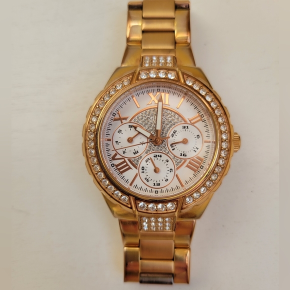GUESS Rose Gold Watch - Picture 10 of 16